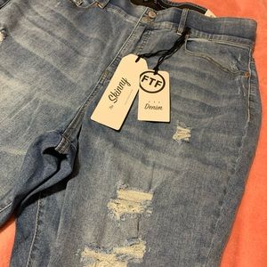 *NWT* Fashion To Figure High Waisted Skinny